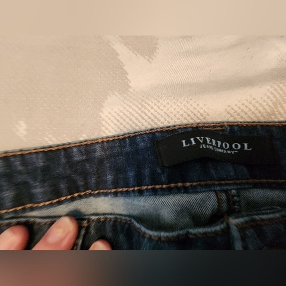 Liverpool Like New Jeans. Skinny Capri. Stretch. Size 14. - Picture 9 of 12
